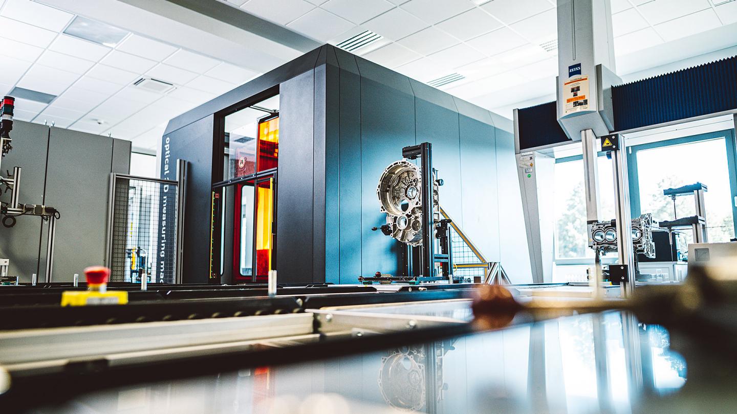 Volkswagen in Kassel has long relied on Zeiss Prismo CMMs and has recently increased production efficiency with the addition of a Zeiss ScanBox, an automated 3D measuring machine with advanced loading capabilities. © Zeiss