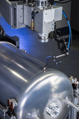 Laserschweißen erzeugt dichte, verzugsarme Nähte an rotationssymmetrischen Aluminium Tankstrukturen ohne Zusatzdraht. © René Jungnickel/Fraunhofer IWS