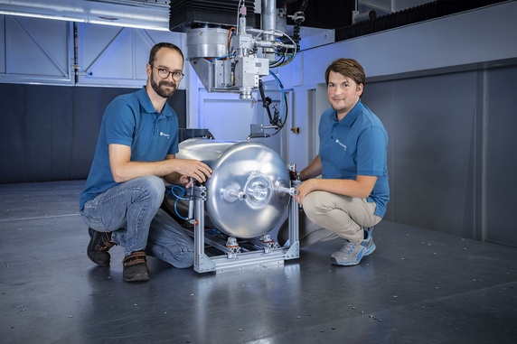 Fraunhofer-Forscher entwickelten ein prozessstabiles Laserschweißverfahren für geschlossene Aluminium-Tankstrukturen. © René Jungnickel/Fraunhofer IWS