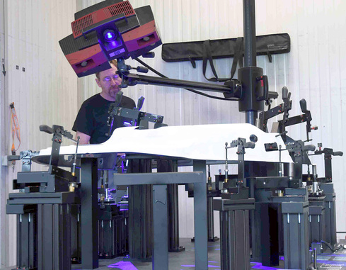 Ein Bauteil wird optisch vermessen. © SWZ/AutoForm
