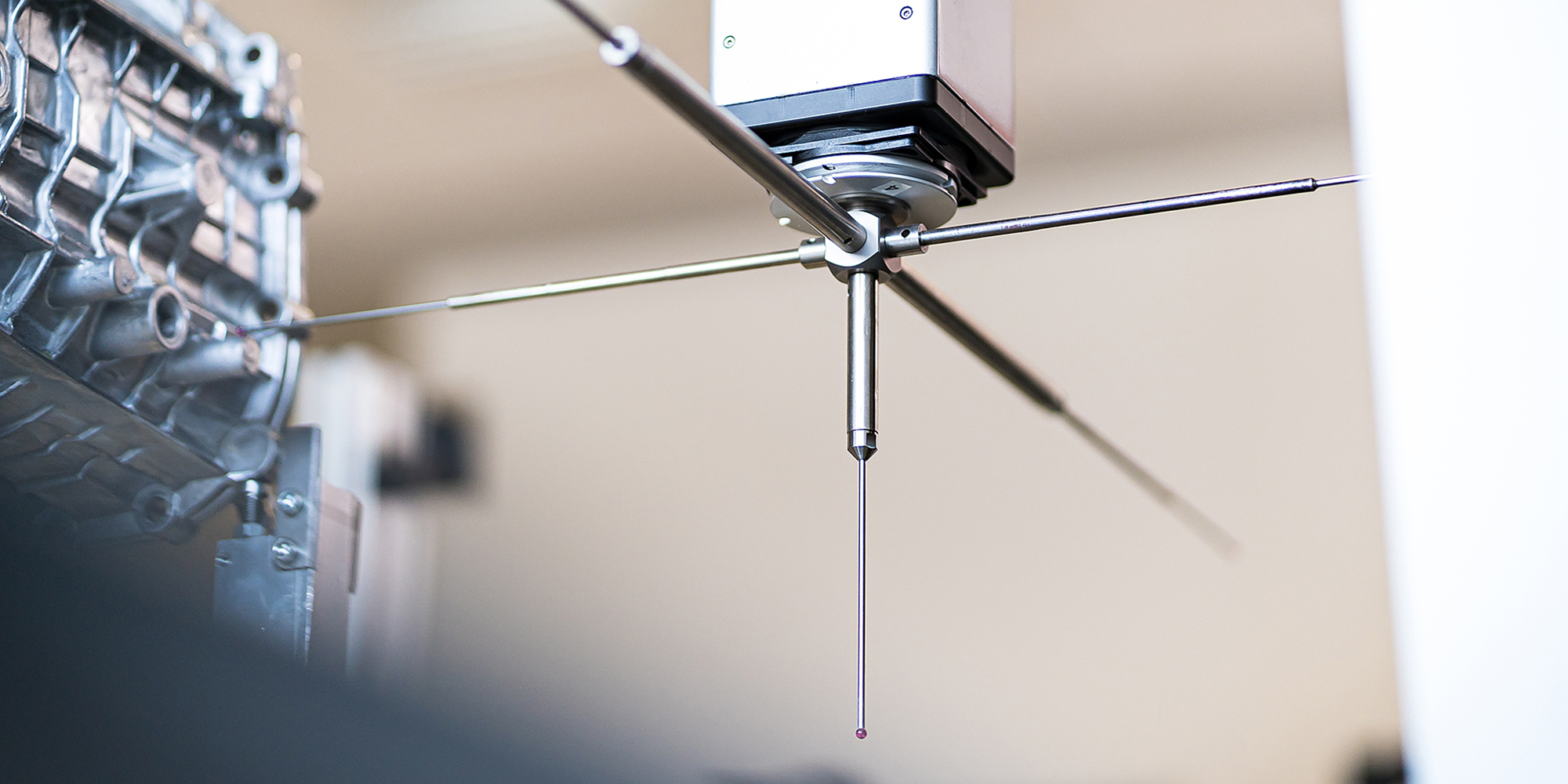 The Zeiss Prismo coordinate measuring machines tactilely measure specific component properties. Christian Kammer