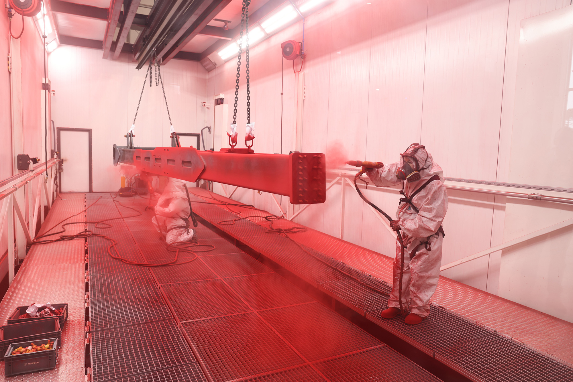 Horsch coats a wide variety of components on the Jumbo-Coat® system in Brazil. The limit is 12 x 3 x 3 m and three tons per workpiece carrier. © Meeh  