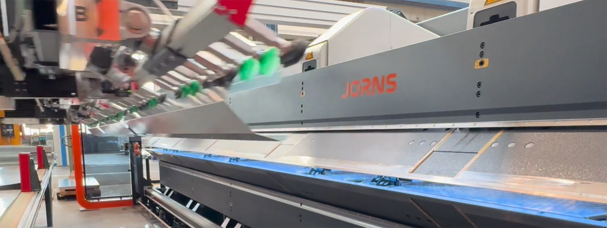 The Jorns double bending machine JDB can be supplied with a length of 3.2 to 12.2 m. © Jorns