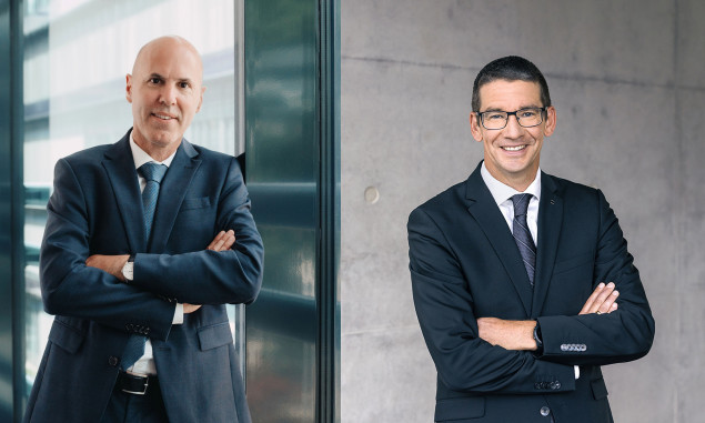 Dr. Alexander Orellano und Dr. Hagen Zimer Dr. Alexander Orellano, Head of Division Technology Systems bei Rohde & Schwarz (links) und Dr. Hagen Zimer, Chief Executive Officer Laser Technology bei Trumpf (rechts). (Quelle: © Rohde & Schwarz; Trumpf