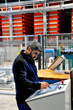 The organization and access to the stored material has been much easier since the new building - exactly as required. © Kasto