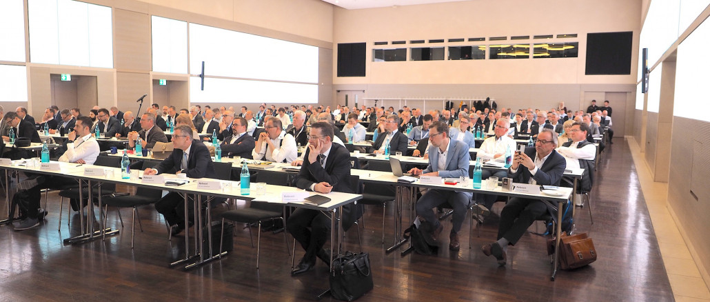 Der 16. Kongress Stanztechnik, die führende Fach- und Netzwerkveranstaltung der Stanz- und Umformbranche, steht unter dem Motto „Quo Vadis Stanztechnik?". Er findet am 20. und 21. April 2026 im Kongresszentrum der Westfalenhallen in Dortmund statt. © Strategie X / Sylvia Meyborg