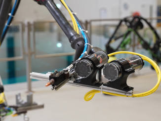 Schweißbrenner und Stereokameras am Roboter-Endeffektor bei Versuchsvorbereitungen in der Maritimen Explorationshalle des DFKI Bremen. © DFKI