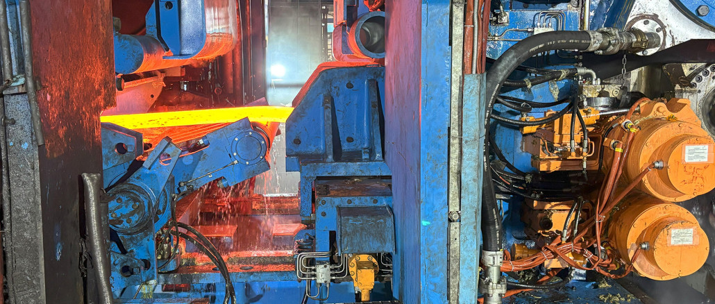 Following modernization, the CSP line at Tata Steel Jamshedpur can roll coils up to 1 mm thick. © SMS