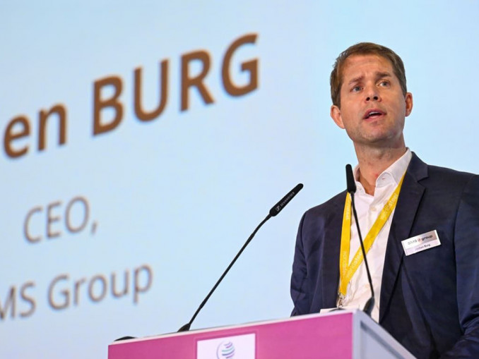 Jochen Burg, CEO der SMS group, während seiner Eröffnungsrede auf der worldsteel Breakthrough Technology Conference: „Für die Dekarbonisierung gibt es keine Einheitslösung. Es braucht Ansätze, die genau das aufgreifen, was für unsere Kunden wirklich zählt.“ © SMS