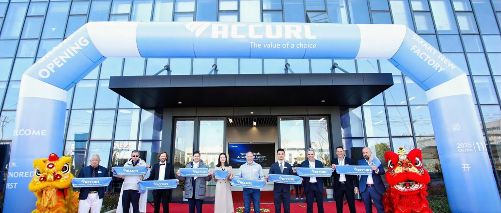 Mit der Eröffnung der neuen Smart Factory setzt der Maschinenhersteller Accurl – langjähriger Partner der Microstep Europa GmbH – ein Zeichen für die intelligente Fertigung. © Accurl