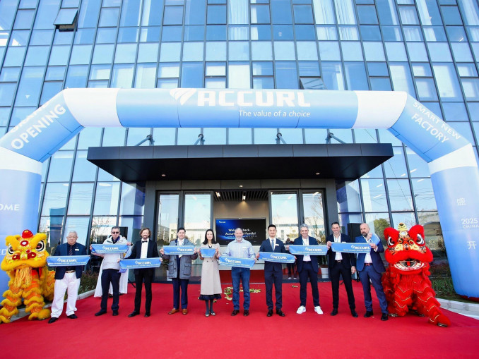 Mit der Eröffnung der neuen Smart Factory setzt der Maschinenhersteller Accurl – langjähriger Partner der Microstep Europa GmbH – ein Zeichen für die intelligente Fertigung. © Accurl