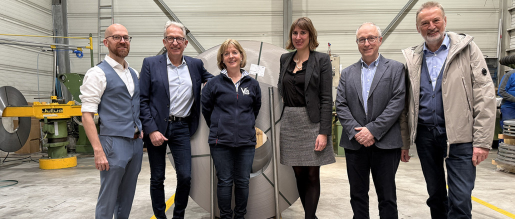 Die Unternehmerfamilien Vogel/Mathiasen und Cloppenburg/Vormann machen gemeinsame Sache: (von links) Mats Mathiasen, Lutz Vogel, Regine Mathiasen, Stina Vormann, Gerald Vogel und Gerd Cloppenburg. © Vogel-Bauer