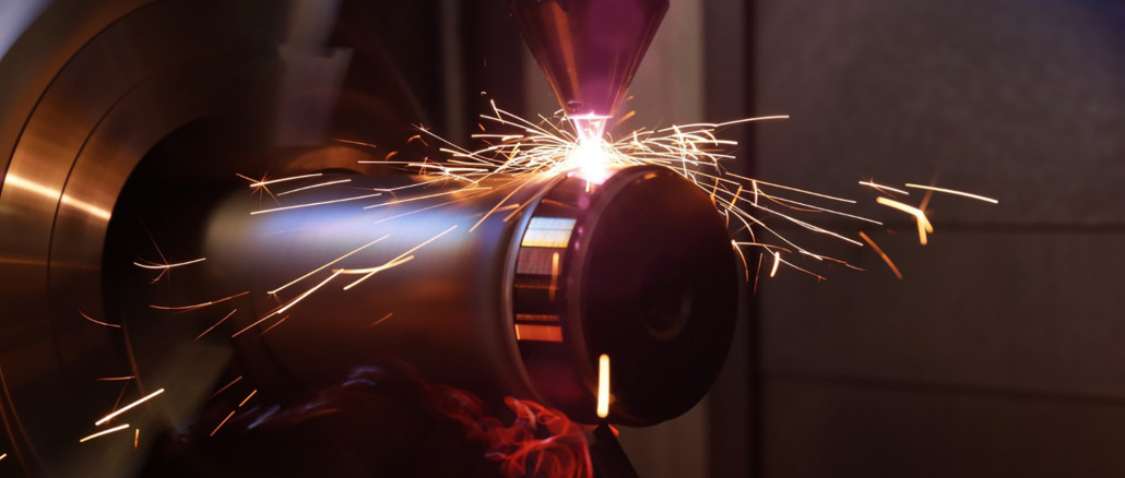 The Smac process combines high-speed laser coating (EHLA) with mechanical processing in a single step. © Fraunhofer ILT