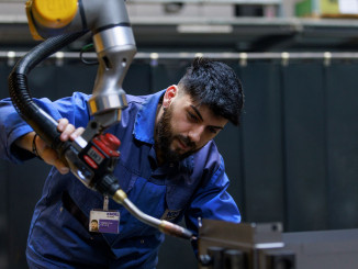 Cobots make life easier for welding professionals - and production more efficient for companies. © Fronius