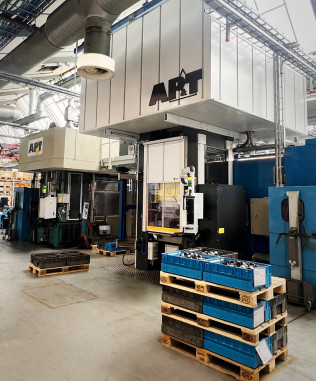 The new servo press combines technology with user-friendliness and a low noise level. © AP&T