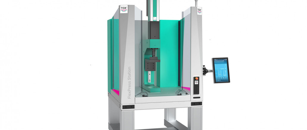 Die elektrische Presse Tox Flexpress Station mit 2-Hand-Starttaster. . © Tox