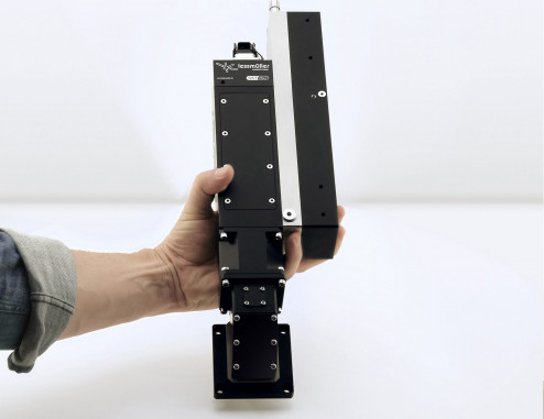 Der Scanner OCT 250 stand-alone kann direkt an einem robotergeführten Schweißbrenner montiert werden. © Lessmüller