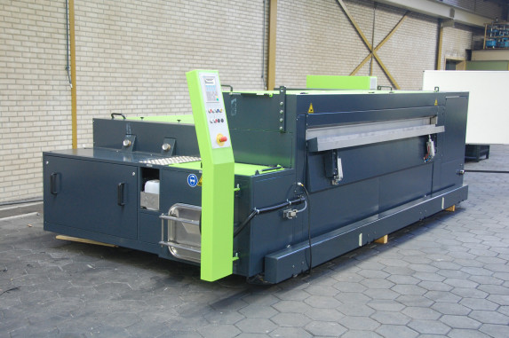 Die Bous-Reinigungstechnik lässt sich gut in Fertigungslinien wie die des Sägeherstellers Bewo CS integrieren. © Bewo CS