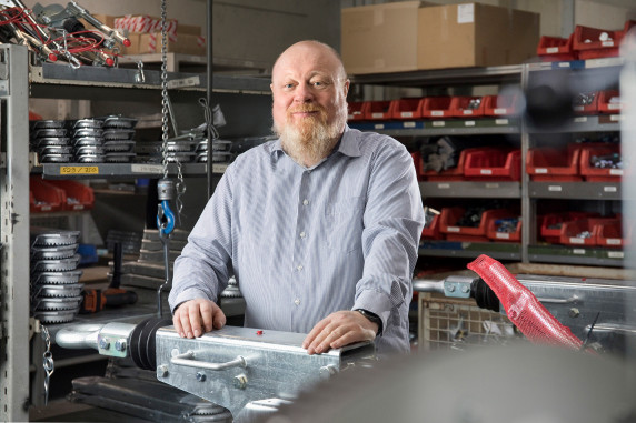 „An Automatisierung kommt heute keiner mehr vorbei“, sagt Alfred Jehle, Senior Referent Produktionsplanung bei der AL-KO Technology Group“. „Sie ist notwendig, um in einem Hochlohnland wettbewerbsfähig zu bleiben – auch bei kleinen Losgrößen.“ © TRUMPF