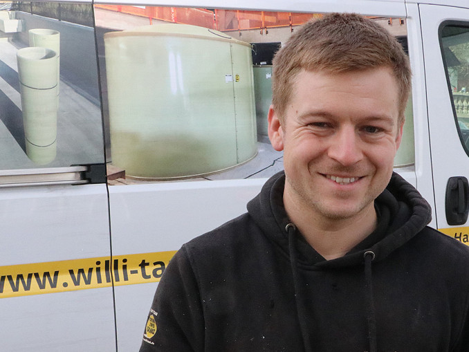 Für den Geschäftsführer von Tankbau Willberger, Christian Willberger, sind die Nibbler Trutool N 700 das wichtigste Werkzeug. © Trumpf