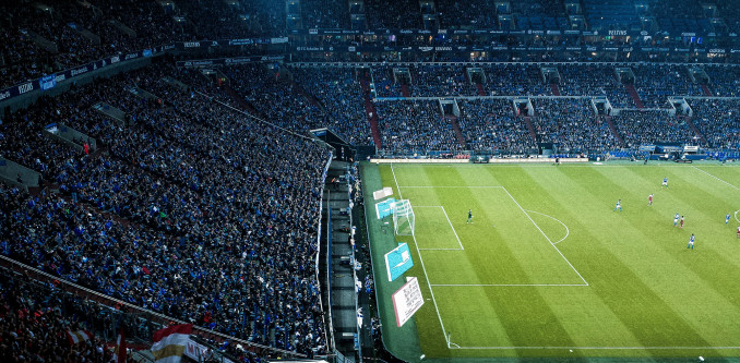 Eine der größten Bierpipelines der Welt versteckt sich in der Gelsenkirchener Arena – 5 km Rohre, die alle hygienischen Anforderungen erfüllen. © Unsplash.com/Dominik Kuhn