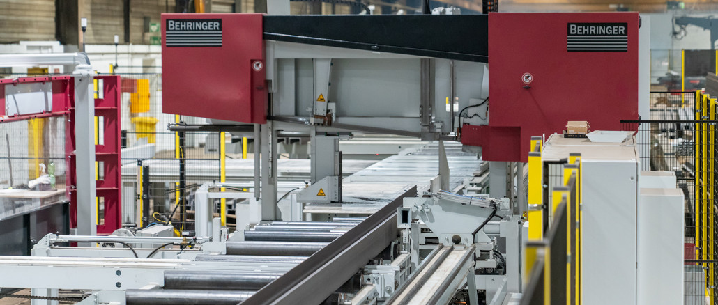 Die Bandsäge HBE610-1256G sorgt für automatische Gehrungsschnitte mit einem Arbeitsbereich bis 610 × 1.250 mm. © Behringer