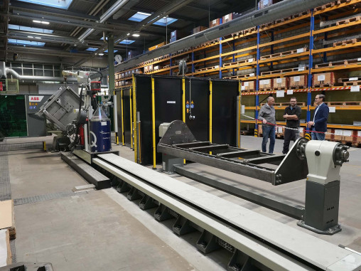 Das robotergestützte Schweißsystem bei Müller Martini Manufacturing mit beiden Positionierern. © ABB