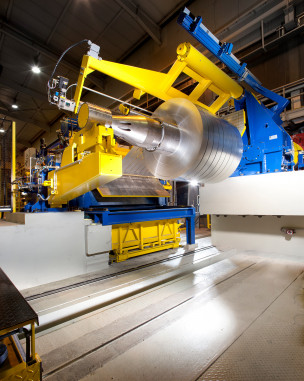 Die Längsteilanlagen von GEORG – hier eine bereits gelieferte Anlage – zeichnen sich durch hohe Wickelgenauigkeit aus. © Georg