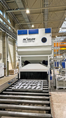 The roller table with a roller pitch of 400 mm makes it possible to process flame-cut parts with a minimum length of 1,500 mm. © Schottel