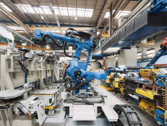 The welding robots are operated by a Motoman GP600 handling robot, which is mounted on a floor track. © Liebherr