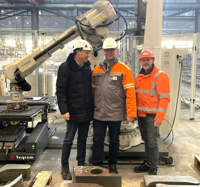 Markus Lindörfer, automation specialist at Teqram; Andreas Medzich, site manager for Salzgitter Mannesmann Stahlhandel Hannover; and Ingo Rehberg, warehouse manager for Salzgitter Mannesmann Stahlhandel Hannover. © Teqram