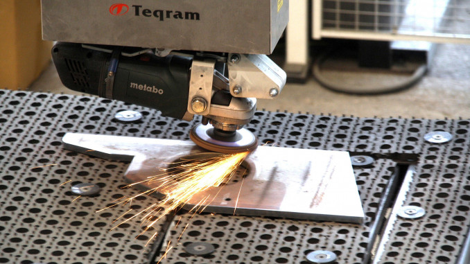 The EasyGrinder uses standard hand tools for deburring and grinding. © Teqram