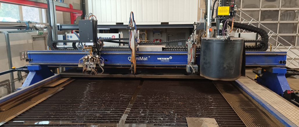 Multifunctional cutting platform for Kremsmüller: The Omnimat is designed for large work areas and demanding applications. © Messer Cutting Systems