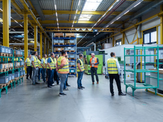 Bei der Betriebsbesichtigung am Meusburger-Hauptsitz in Wolfurt erhielten die Teilnehmer Einblicke in die Produktion und die Fertigungsprozesse. © Meusburger