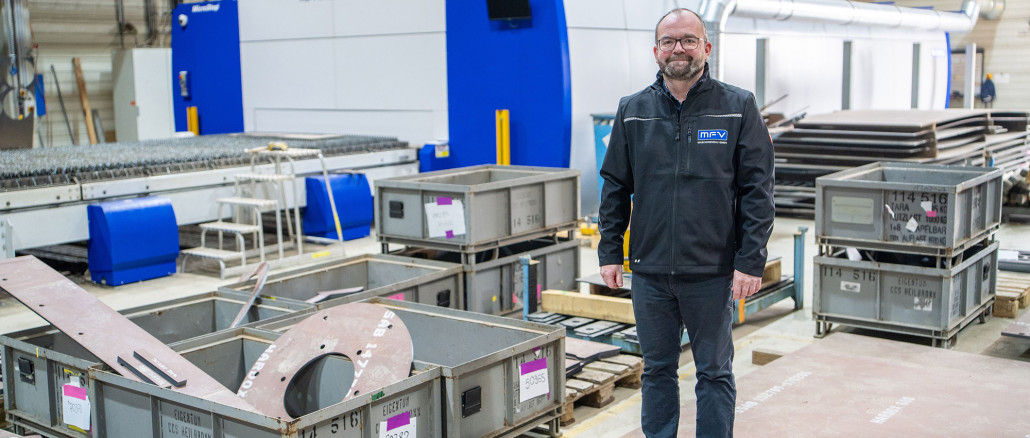 „Wir haben uns für eine Laserschneidanlage entschieden, um die Vorteile der Genauigkeit, die Bauteilgrößen und die Schnittgeschwindigkeit besser auf die Bedarfe unserer Kunden anzupassen“, sagt Axel Jantke, Geschäftsführer MFV Maschinenbau. © Microstep Europa