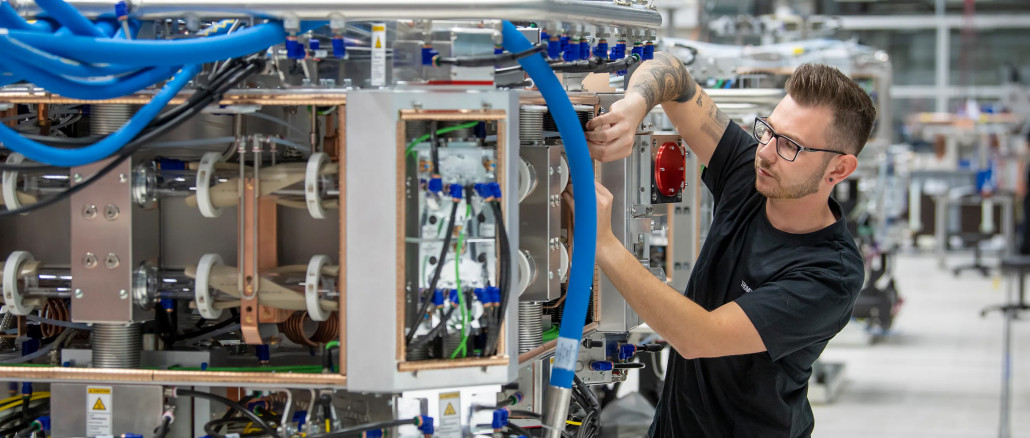 The employees in the laser assembly department at Trumpf will soon be joined by new colleagues from Cutlite in Prato, Italy. © Trumpf