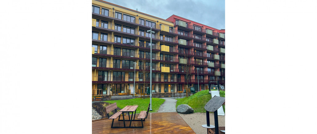 Perforated sheets are ideal for balcony railings because they combine stability, privacy, and design versatility. © Ripo fabrika