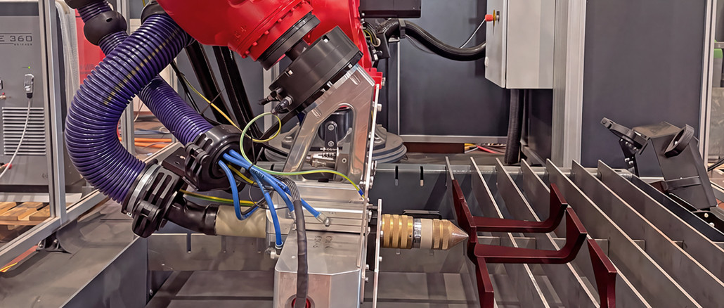 Roboterschneidanlage Biber beim Schneidvorgang. © ERL