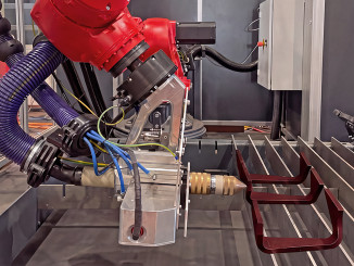 Roboterschneidanlage Biber beim Schneidvorgang. © ERL