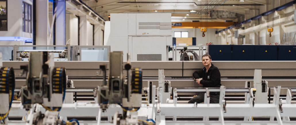 This machine changes everything: The Trulaser Tube 7000, with 6 kW of laser power and a 12.5 m loading and unloading length, has been installed only three times in Germany—including at Metallbau Götzl. © Trumpf